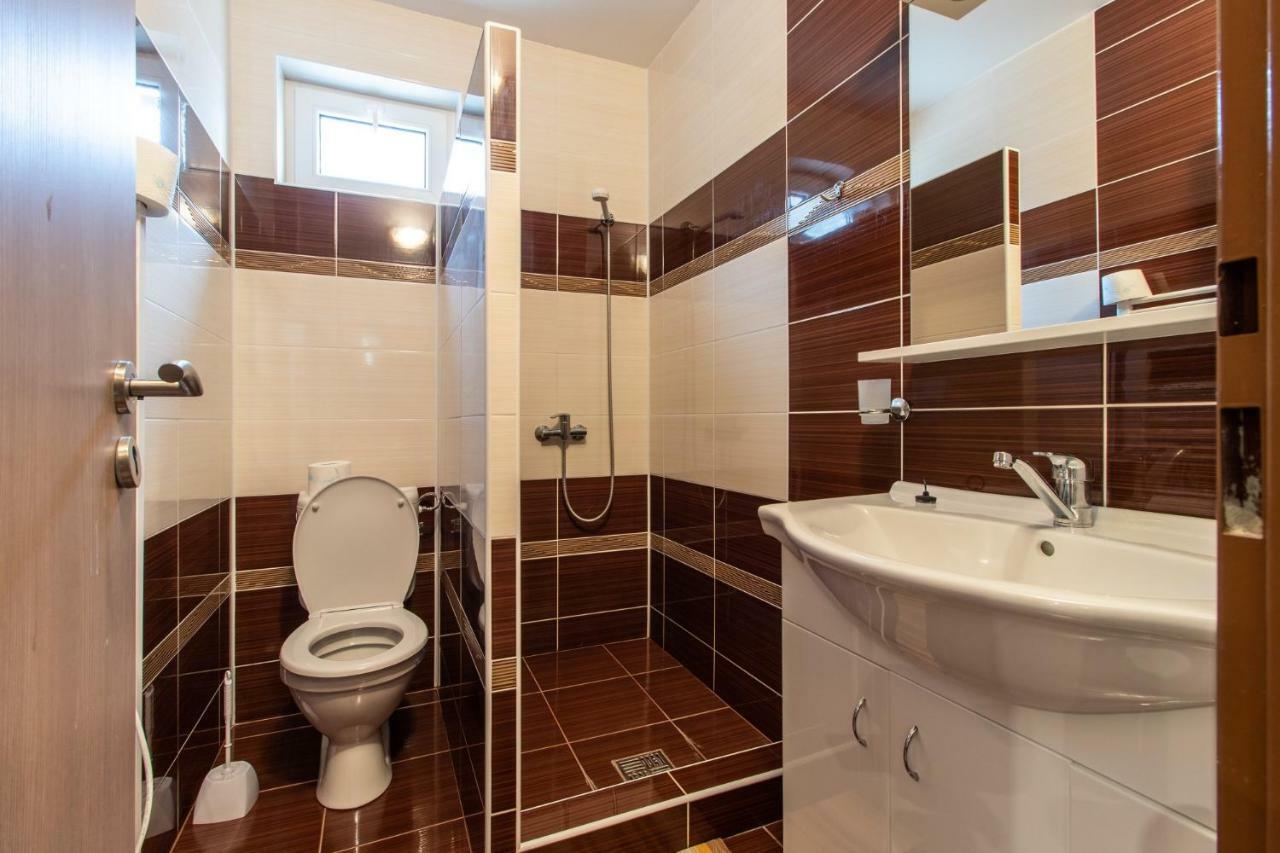 Restaurace Penzion Pod Sumarnikem Tvarozna Lhota Extérieur photo