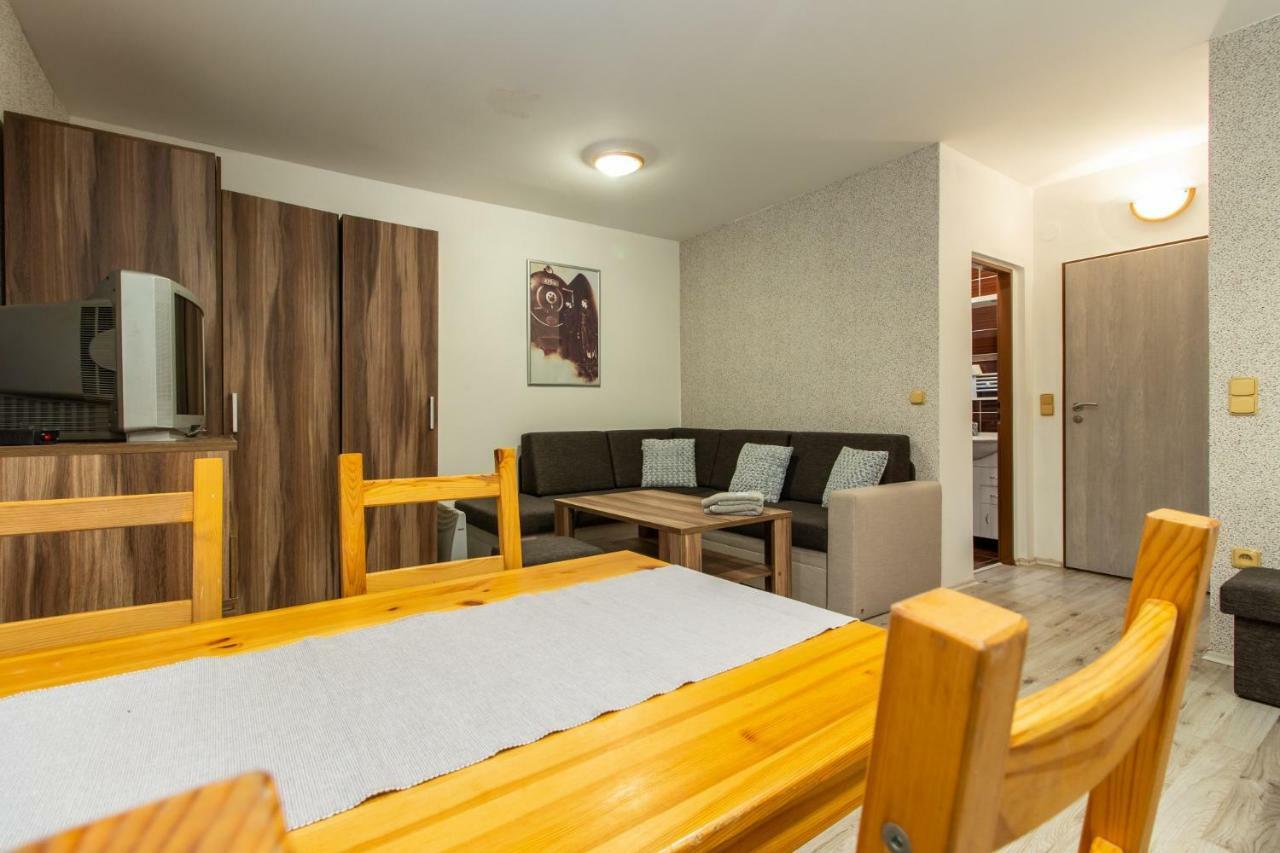 Restaurace Penzion Pod Sumarnikem Tvarozna Lhota Extérieur photo