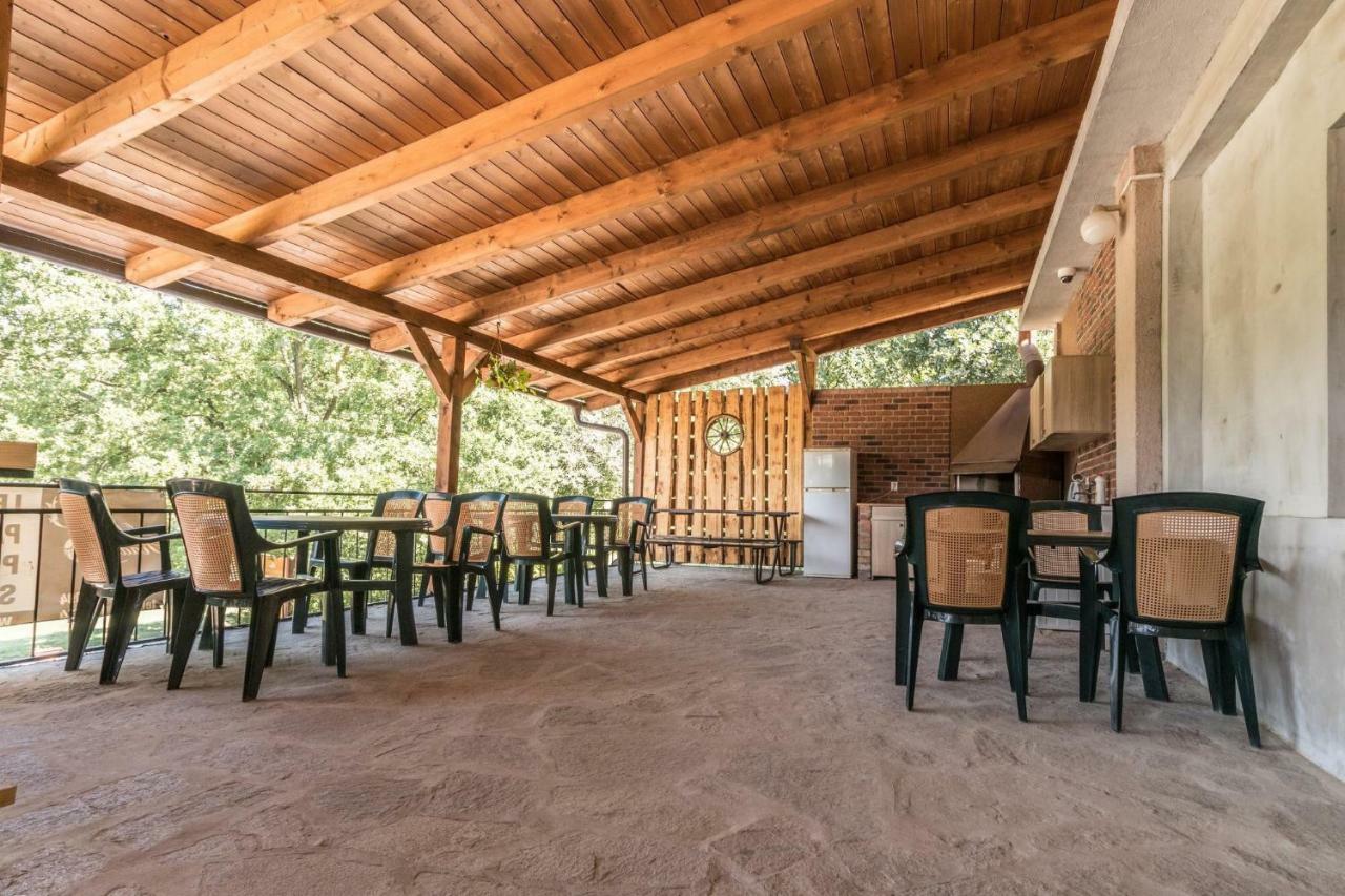 Restaurace Penzion Pod Sumarnikem Tvarozna Lhota Extérieur photo