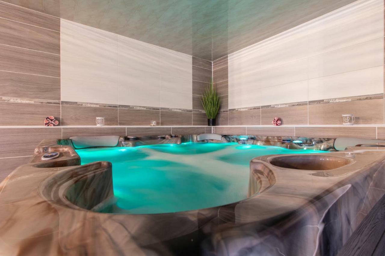 Restaurace Penzion Pod Sumarnikem Tvarozna Lhota Extérieur photo