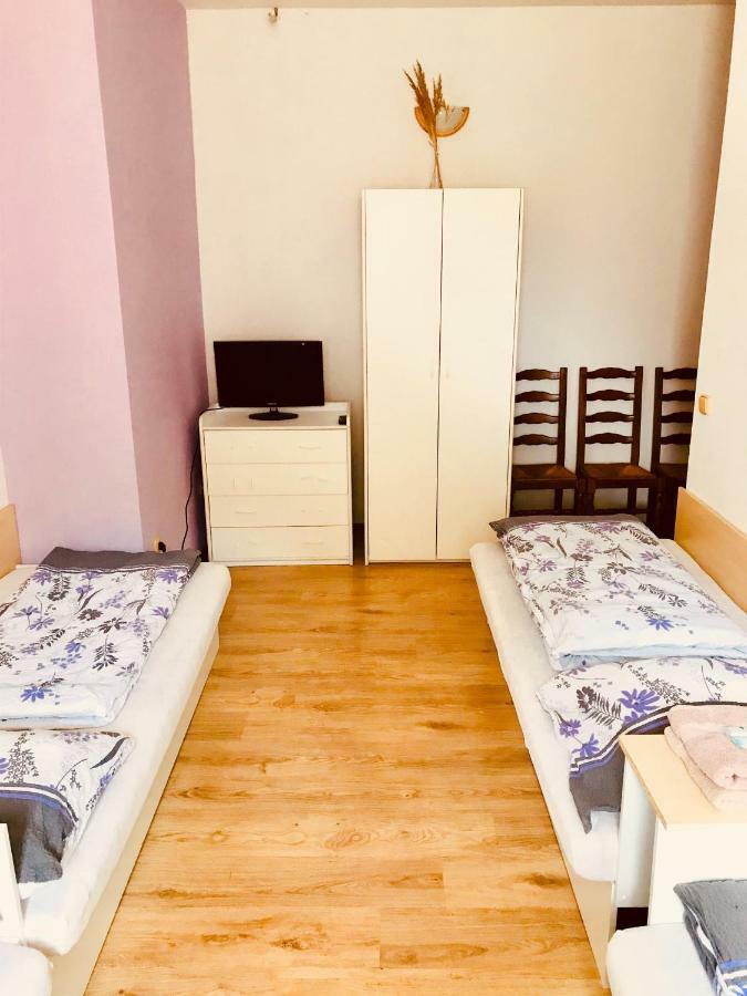 Restaurace Penzion Pod Sumarnikem Tvarozna Lhota Extérieur photo