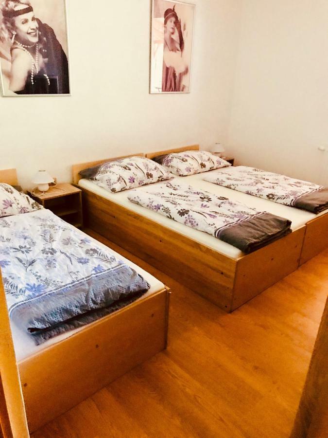 Restaurace Penzion Pod Sumarnikem Tvarozna Lhota Extérieur photo