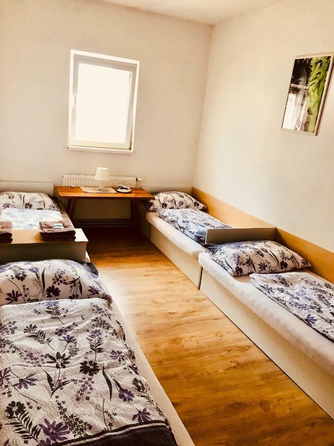 Restaurace Penzion Pod Sumarnikem Tvarozna Lhota Extérieur photo